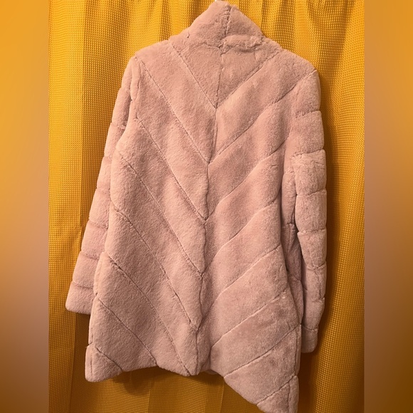 Calvin Klein - Faux Fur Coat, Women’s Medium. - Picture 4 of 5